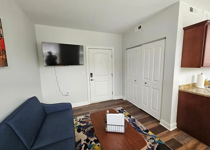 Gorgeous And Spacious At The Historic Inman - 200 Champaign